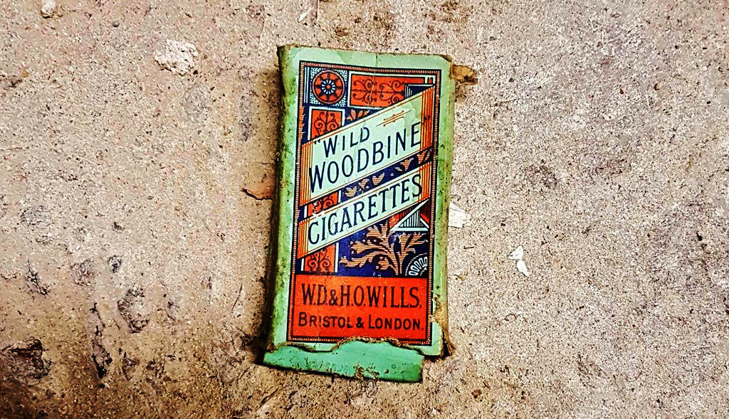 TheRad - Historical rubbish. An old empty cigarette box
